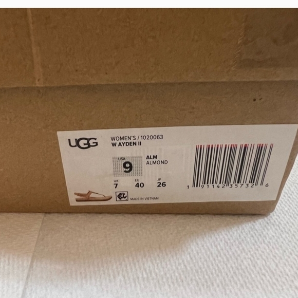 Ugg Women’s “Ayden II” Almond Sandals Size 9 - Picture 7 of 10
